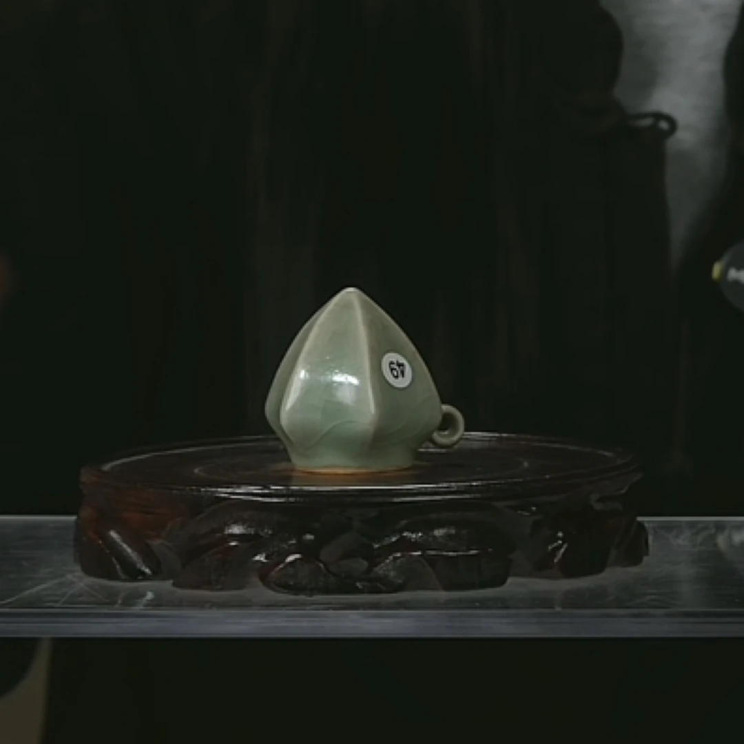 M龙泉窑青瓷鸟食罐   