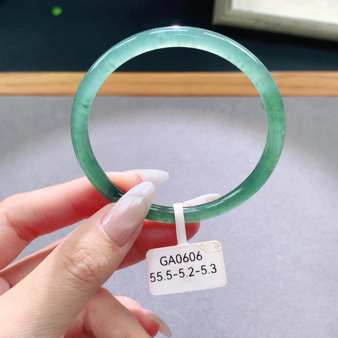 翡翠未镶嵌手镯天然
