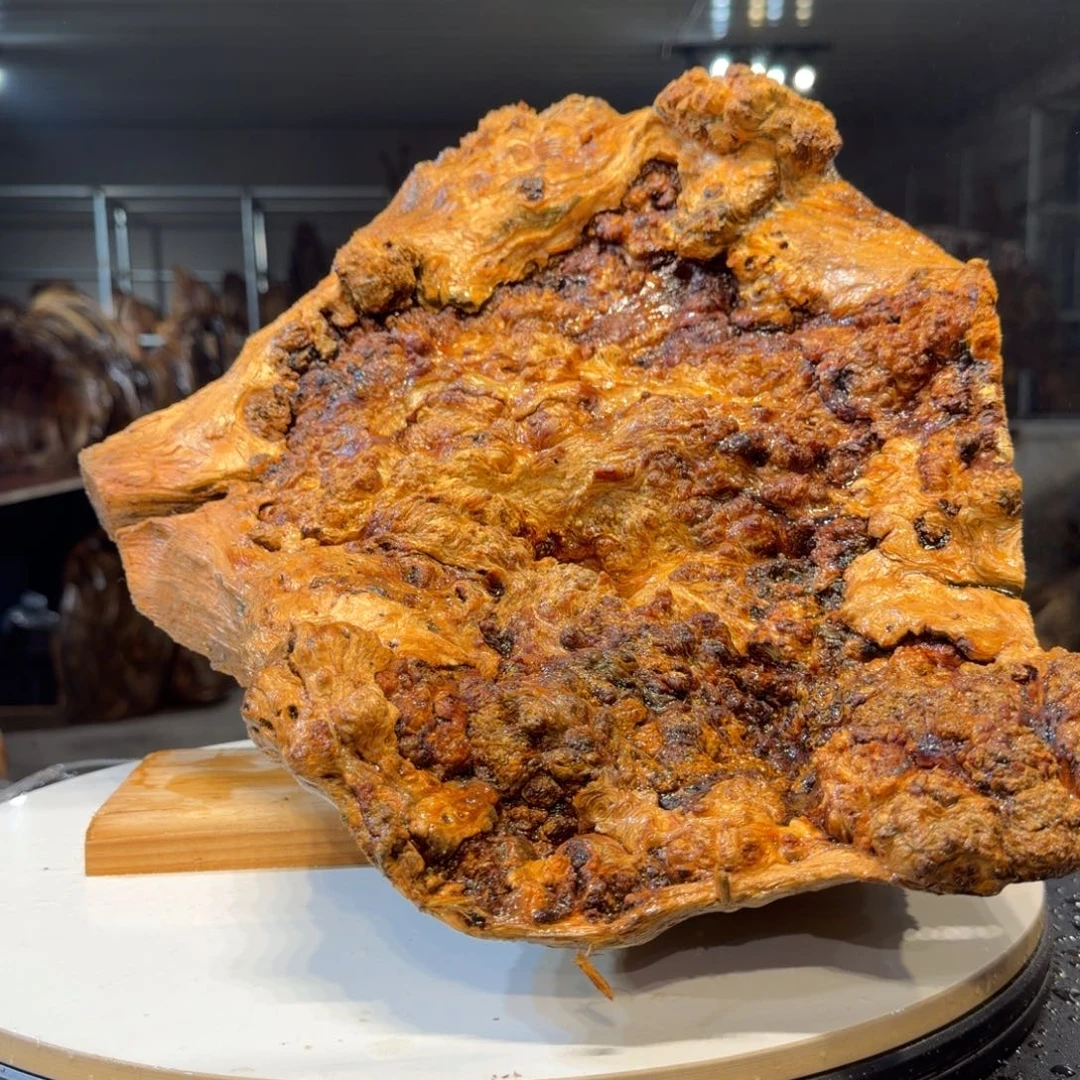 王***机木王一刀琥珀木摆件B75