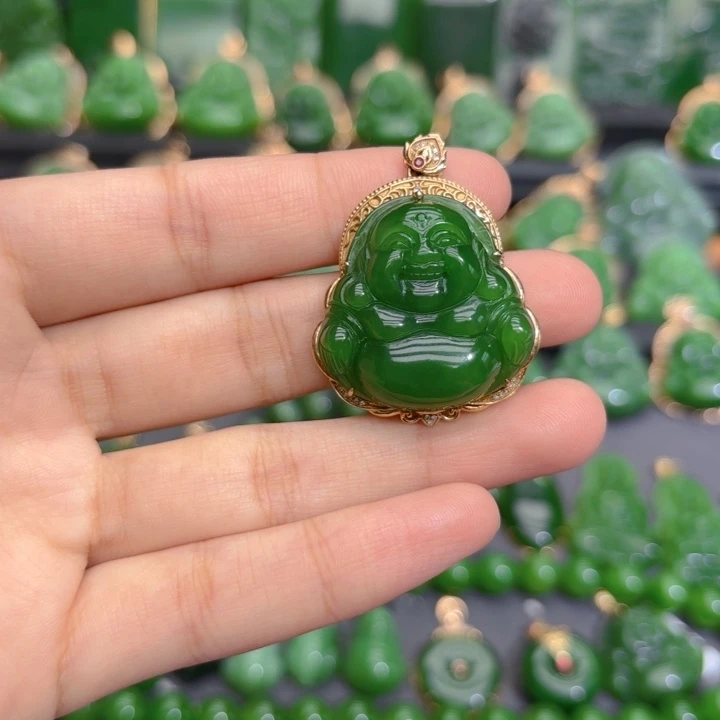 颈饰18K金镶嵌和田玉（碧玉）