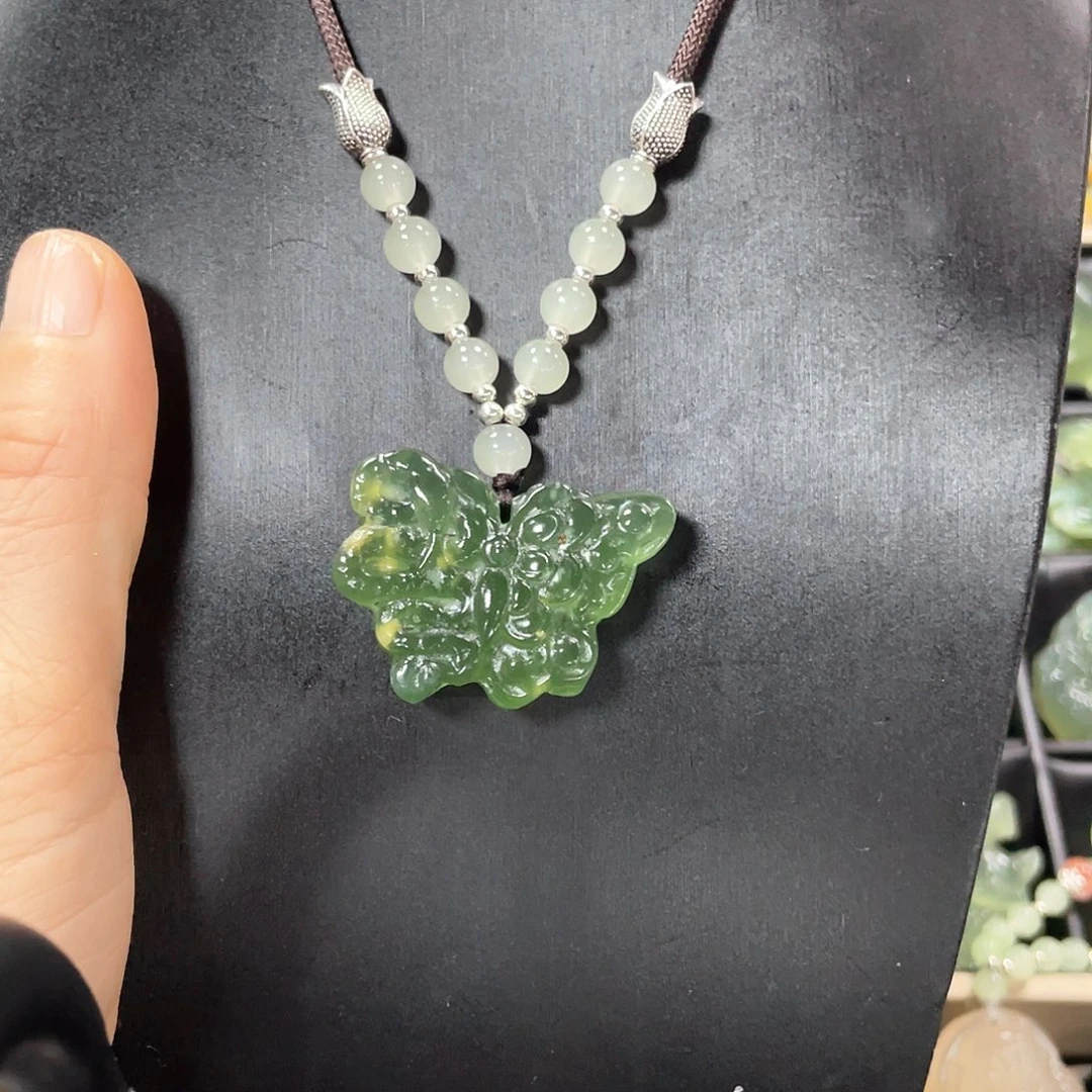 蛇纹石玉颈饰未镶嵌