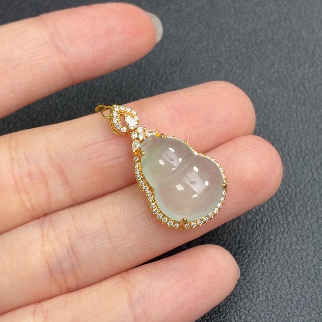 翡翠18K金镶嵌颈饰