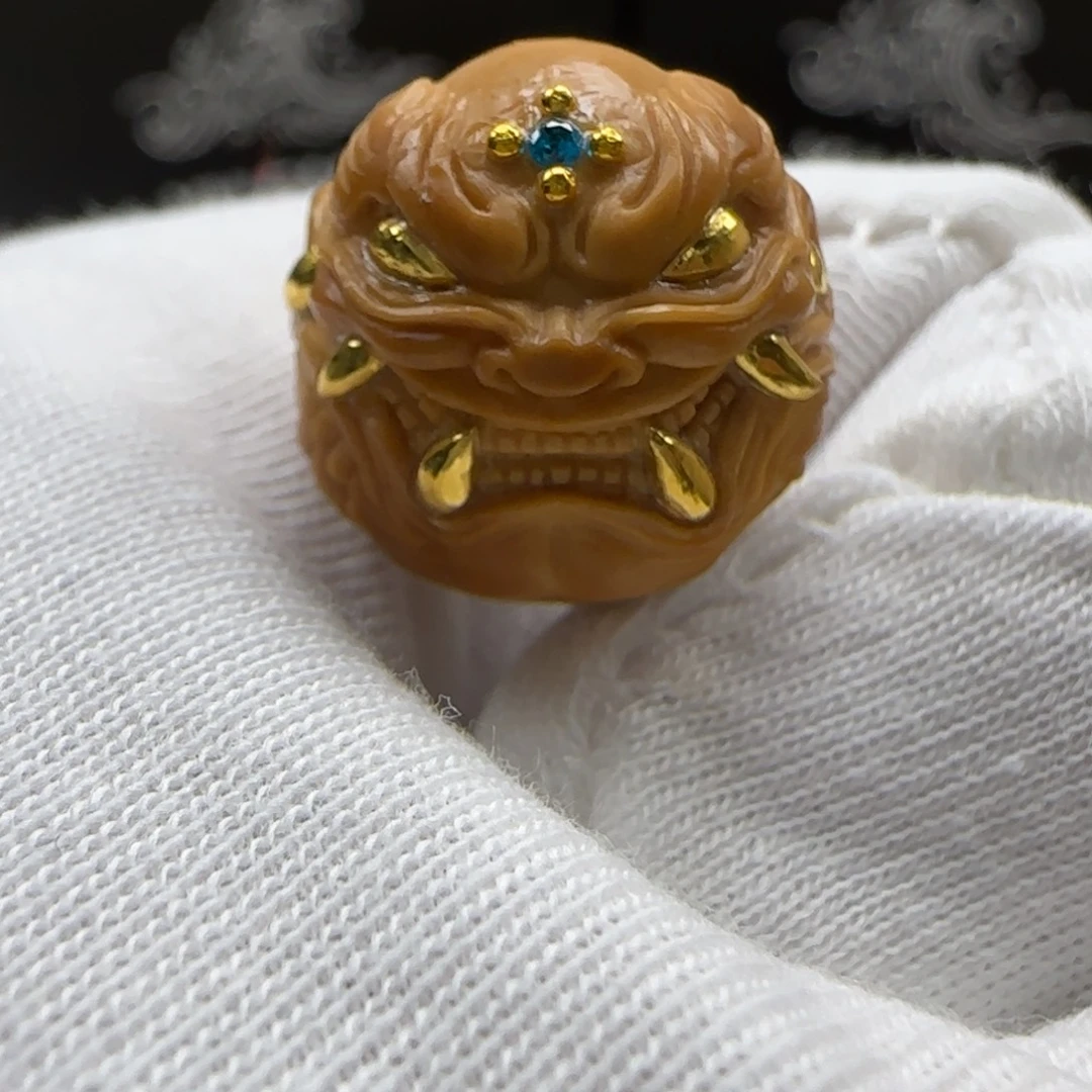 猴头核桃吊坠龙僧镶嵌24k