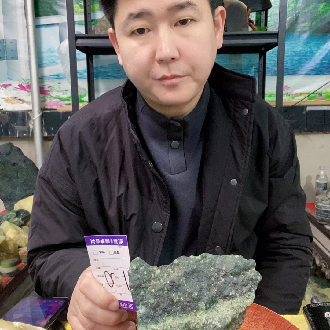 蛇纹石玉未镶嵌珠宝奇石