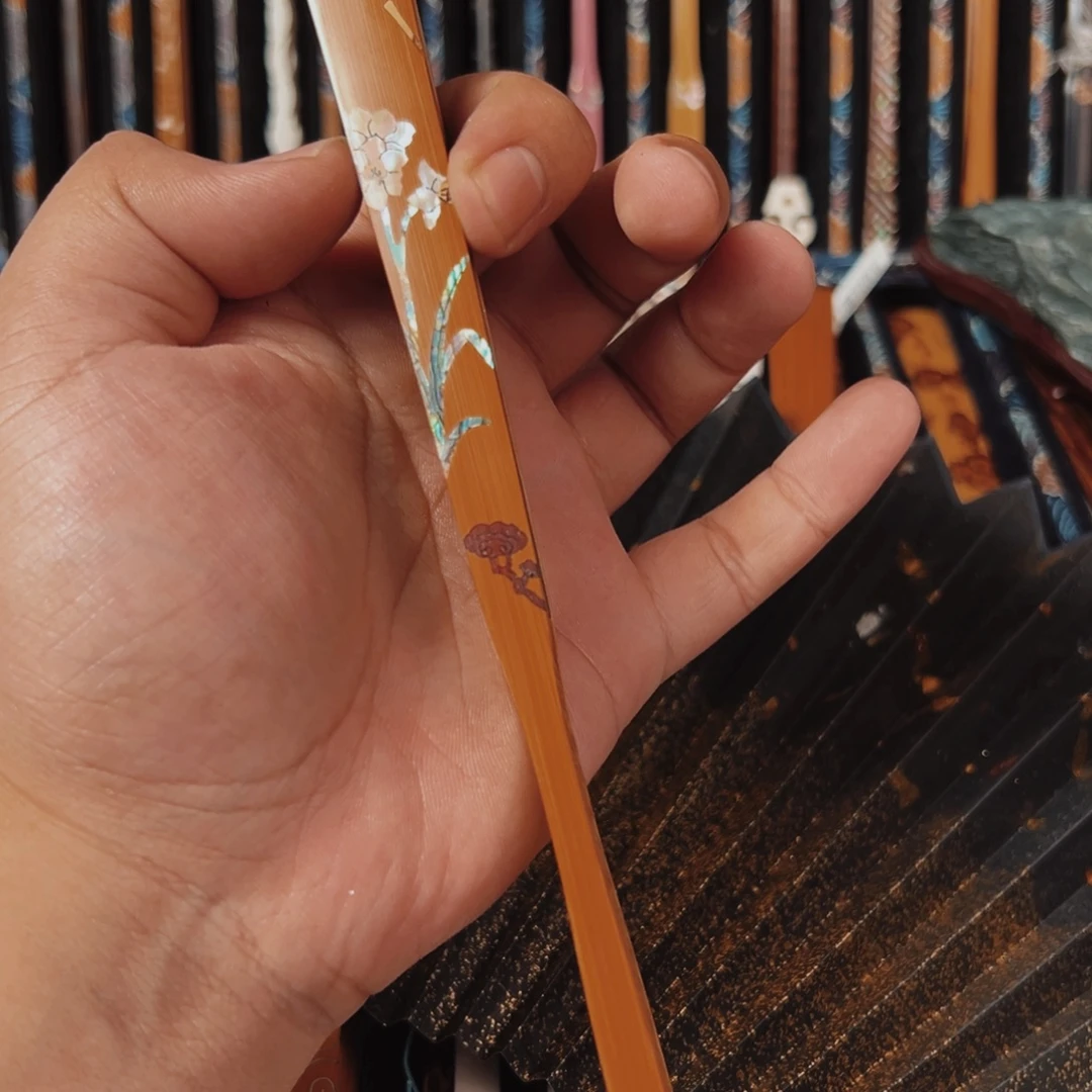 卧***槽扇子扇子的设计非常精致