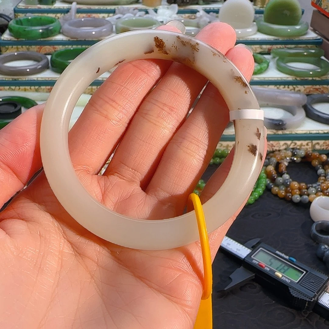 未镶嵌手镯和田玉招**?