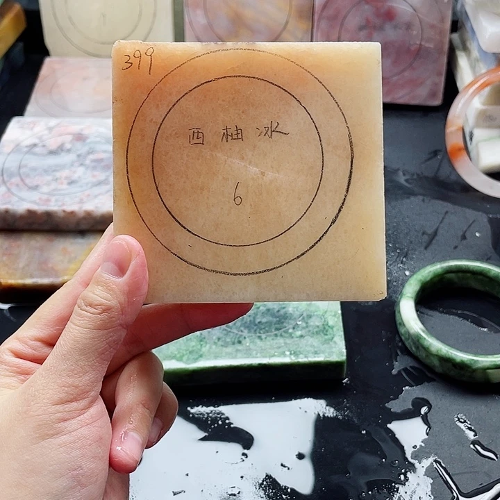 石英质玉未镶嵌手镯定制