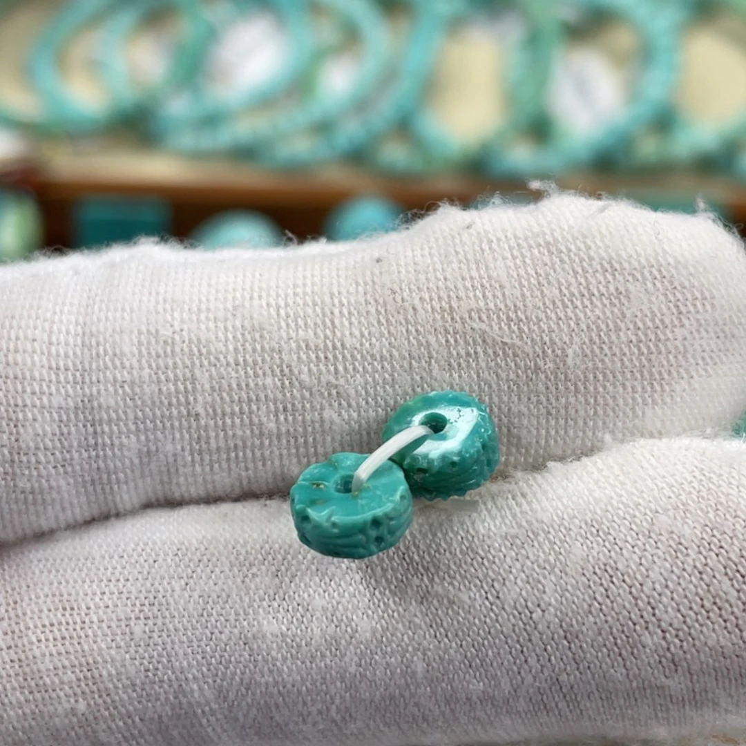 绿松石未镶嵌颈饰