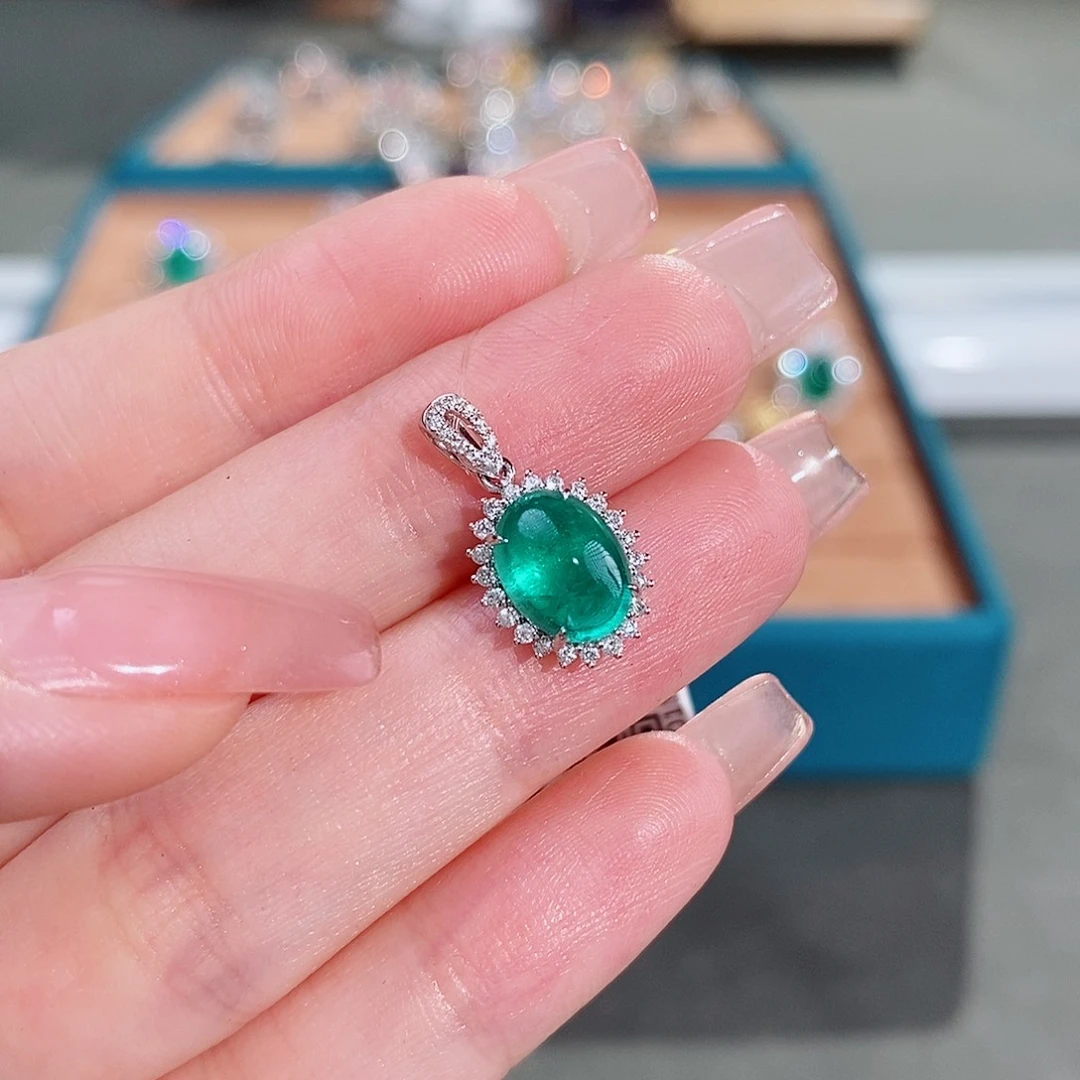 祖母绿18K金镶嵌颈饰2.49ct
