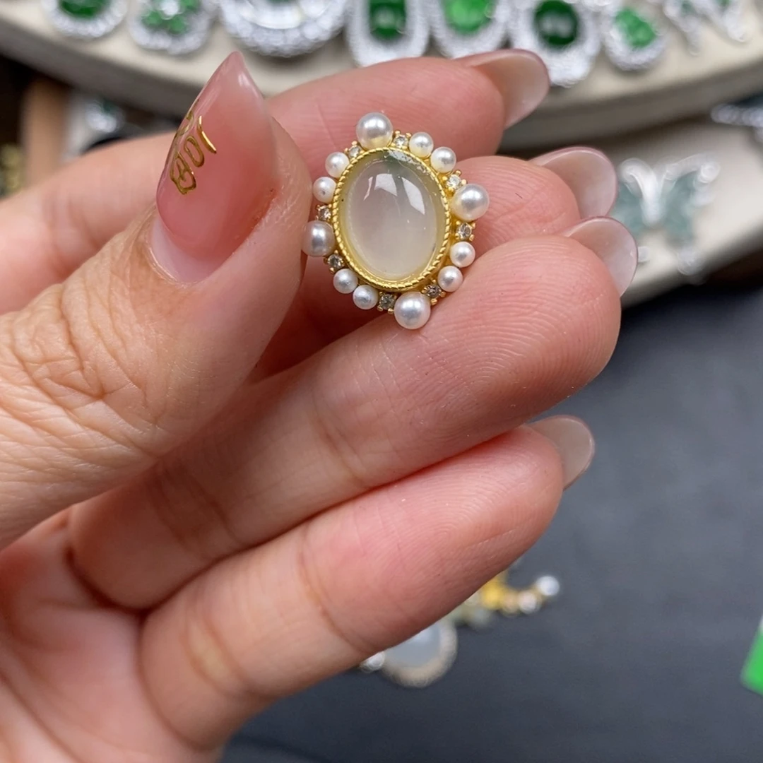 翡翠颈饰未镶嵌翡翠