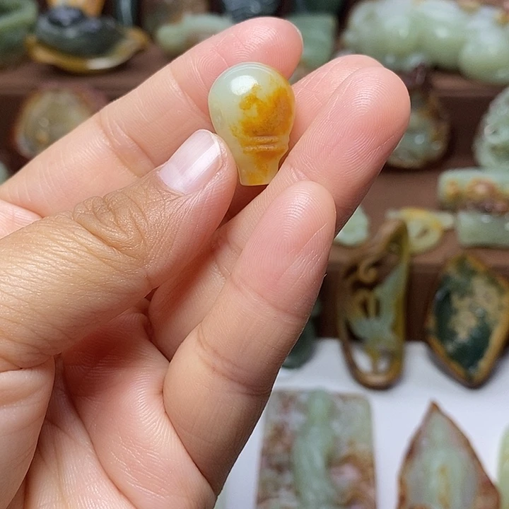 王***️岫岩河磨玉（透闪石质玉）未镶嵌颈饰