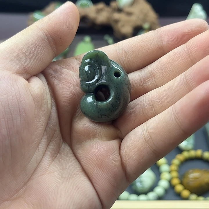 岫岩老玉（透闪石质玉）未镶嵌颈饰