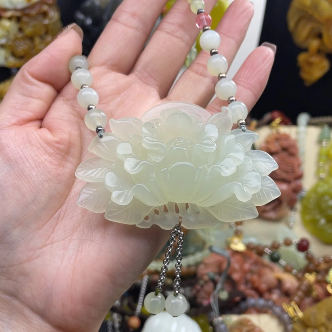 未镶嵌蛇纹石玉颈饰