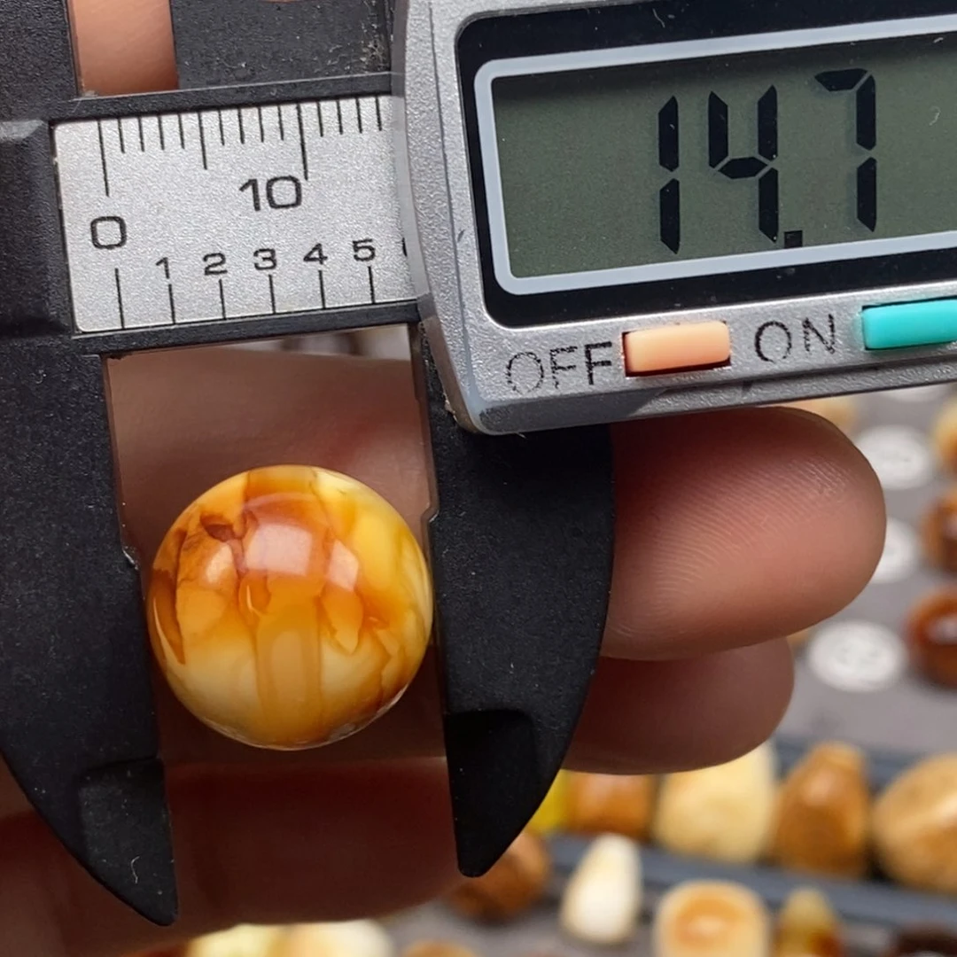 裸石琥珀未镶嵌圆珠