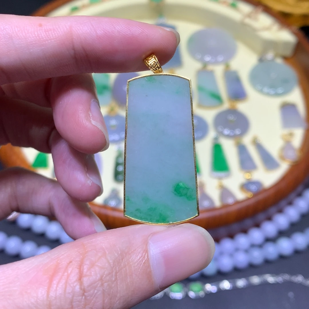 翡翠吊坠(不含链)18K金镶嵌