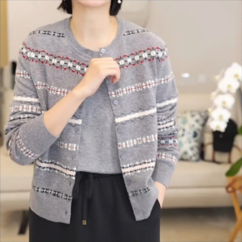 2025新款设计感提花复古女装学院风气质纽扣开衫LK2505337