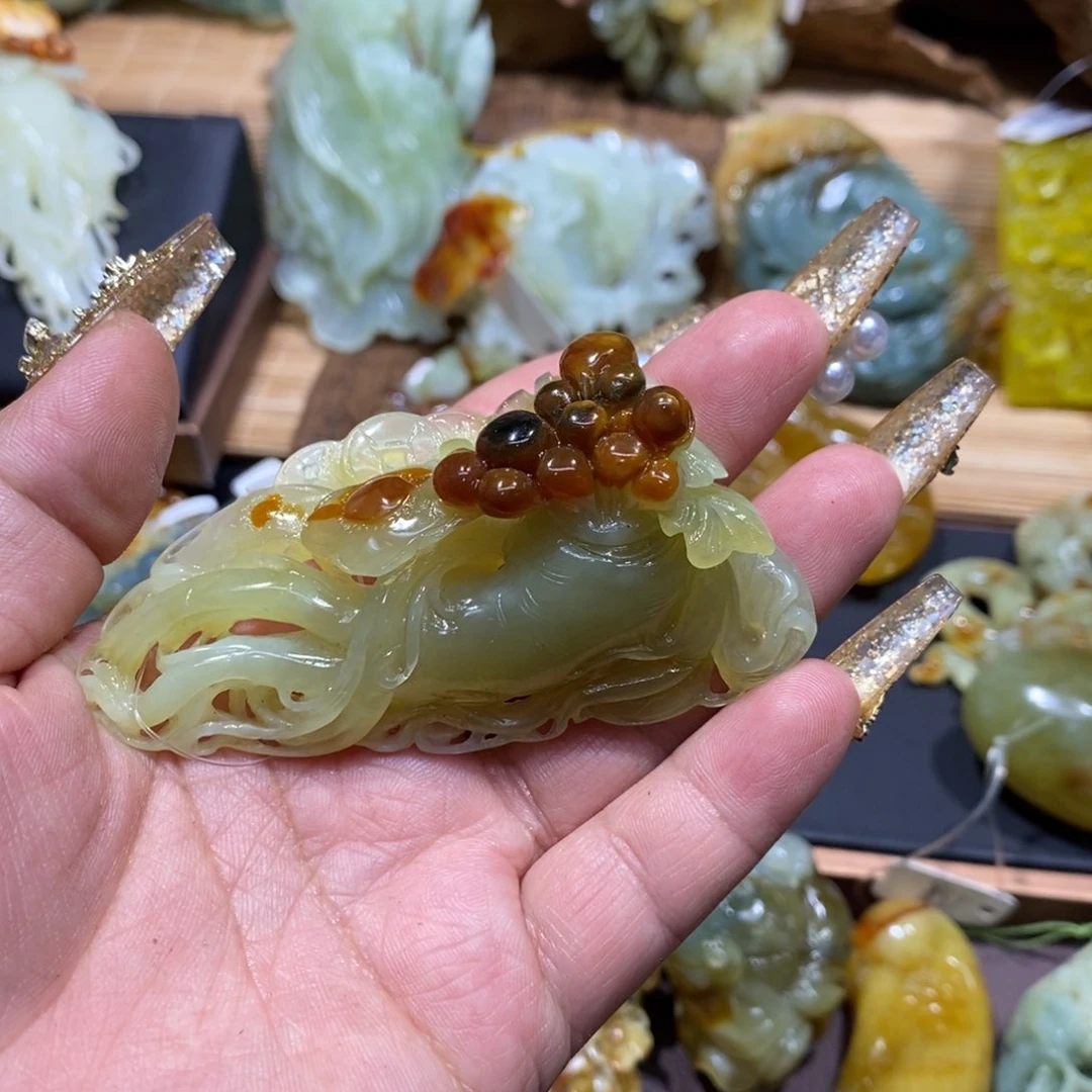 蛇纹石玉颈饰未镶嵌黄****儿