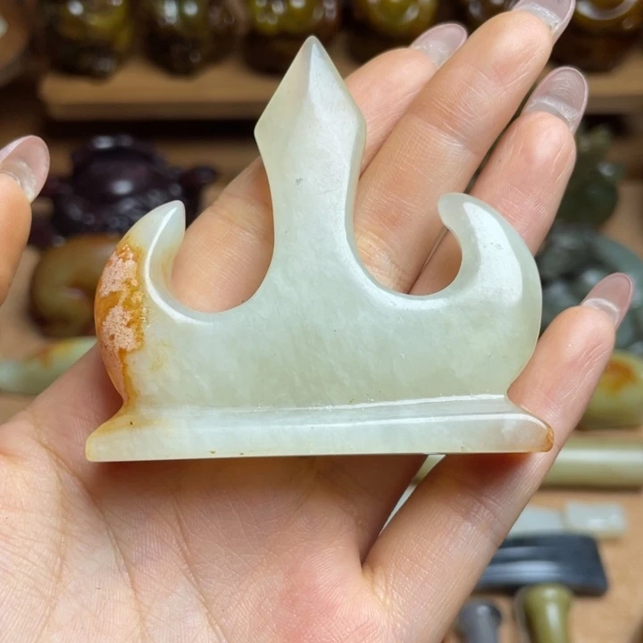 蛇纹石玉未镶嵌颈饰