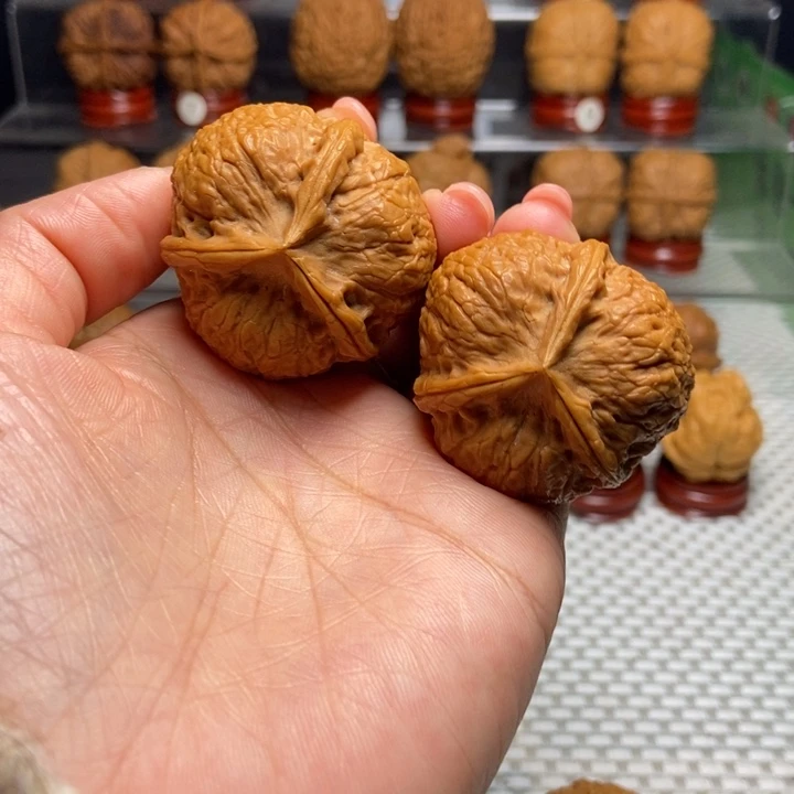 猪****把件文玩核桃1金香炉三棱