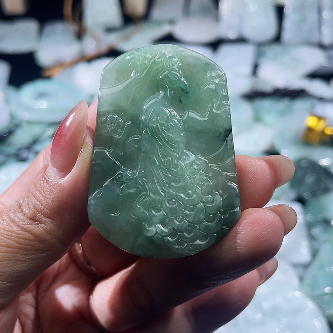 翡翠未镶嵌颈饰孔雀开屏，小包容