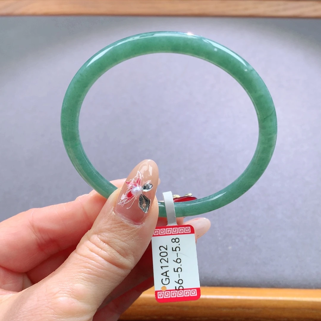 翡翠手镯未镶嵌天然翡翠手镯