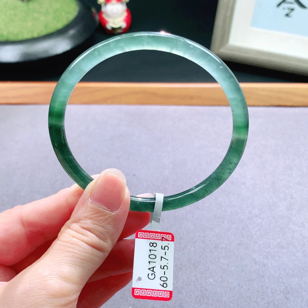 翡翠手镯未镶嵌天然翡翠手镯