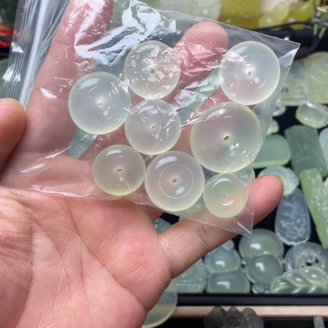 未镶嵌蛇纹石玉颈饰任选一个