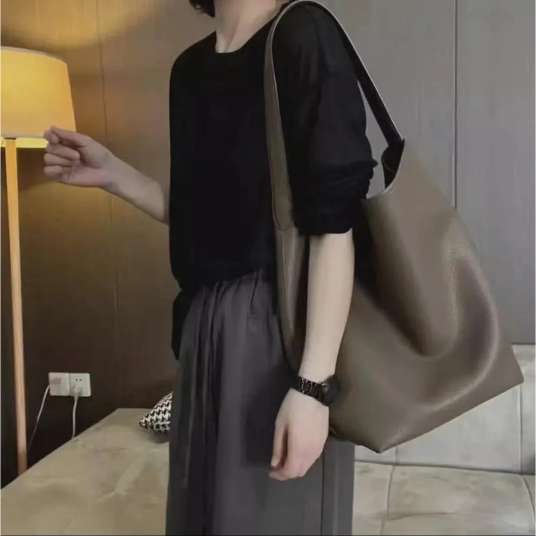 /长袖小黑T/圆领宽松纯色透气薄款空调防晒D110