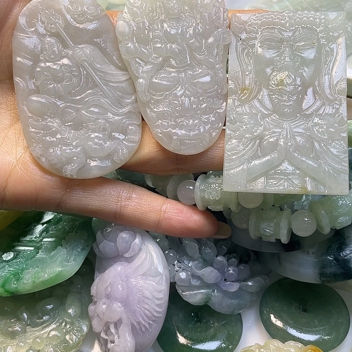 自***乐未镶嵌定制翡翠毛货20