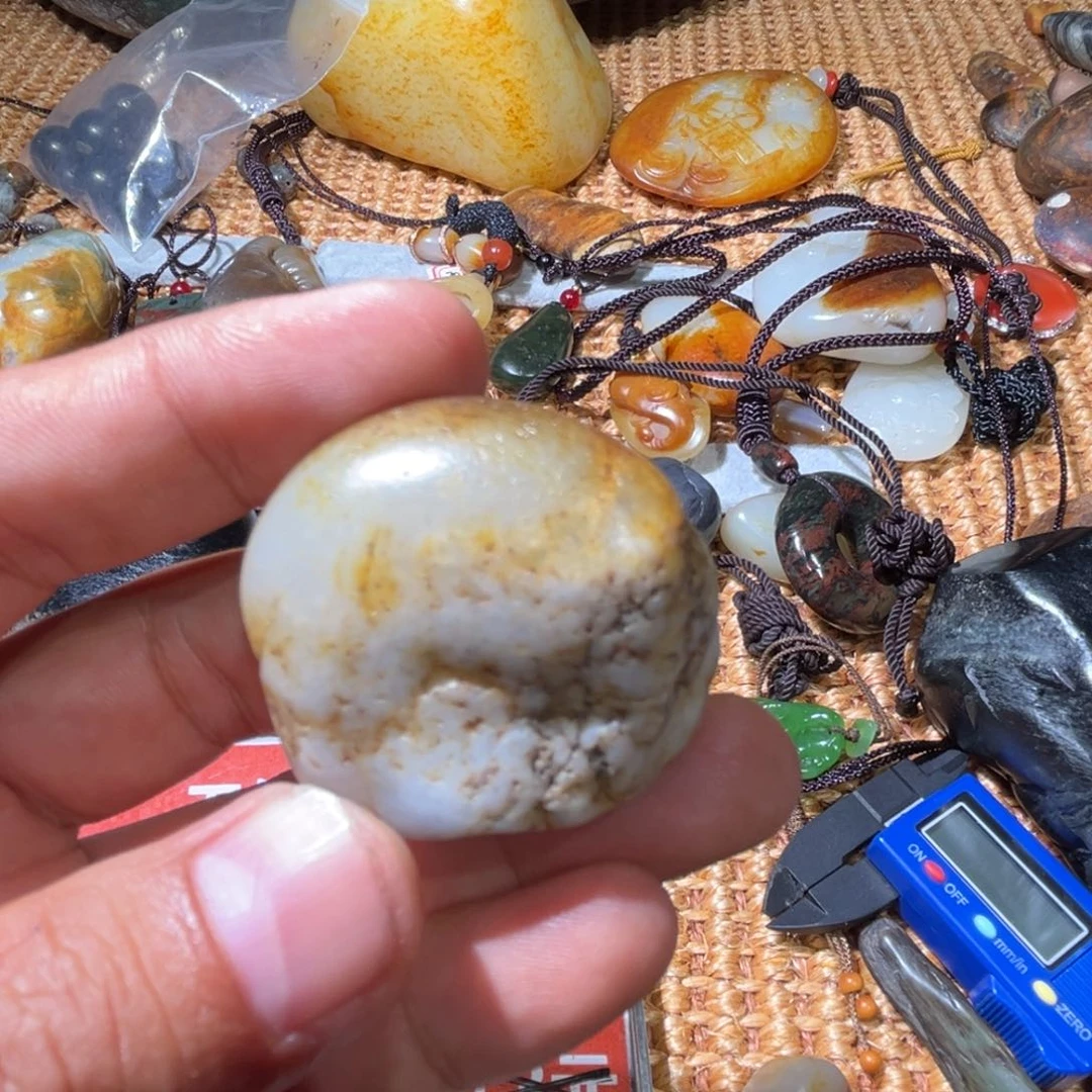 和田玉未镶嵌挂件哇*哈