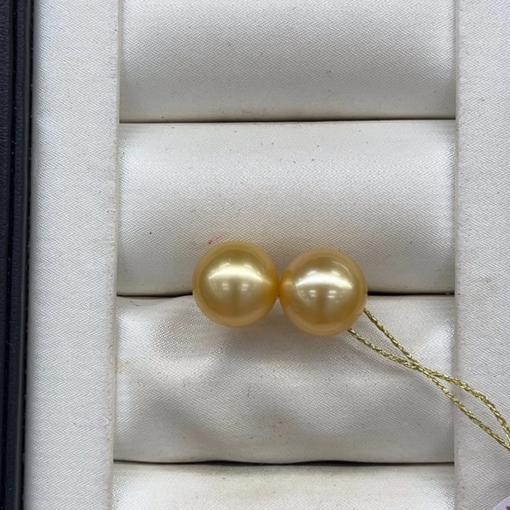 18K金镶嵌耳饰海水珍珠?*一10-11mm