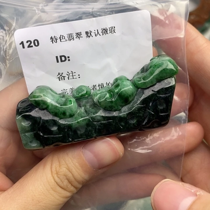 颈饰未镶嵌翡翠摆件
