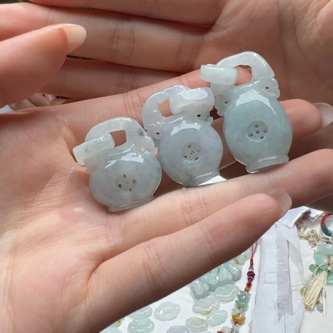 未镶嵌挂件翡翠福利1个，不包邮，拍邮费发货