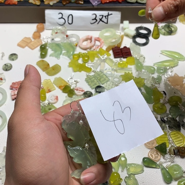 蛇纹石玉合金耳钉亭