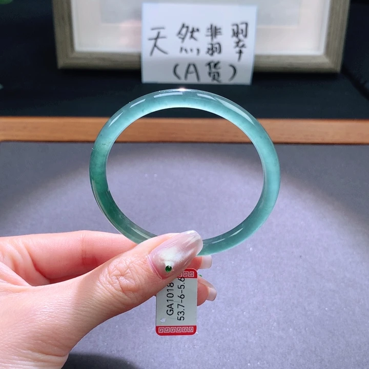 翡翠手镯未镶嵌天然翡翠手镯