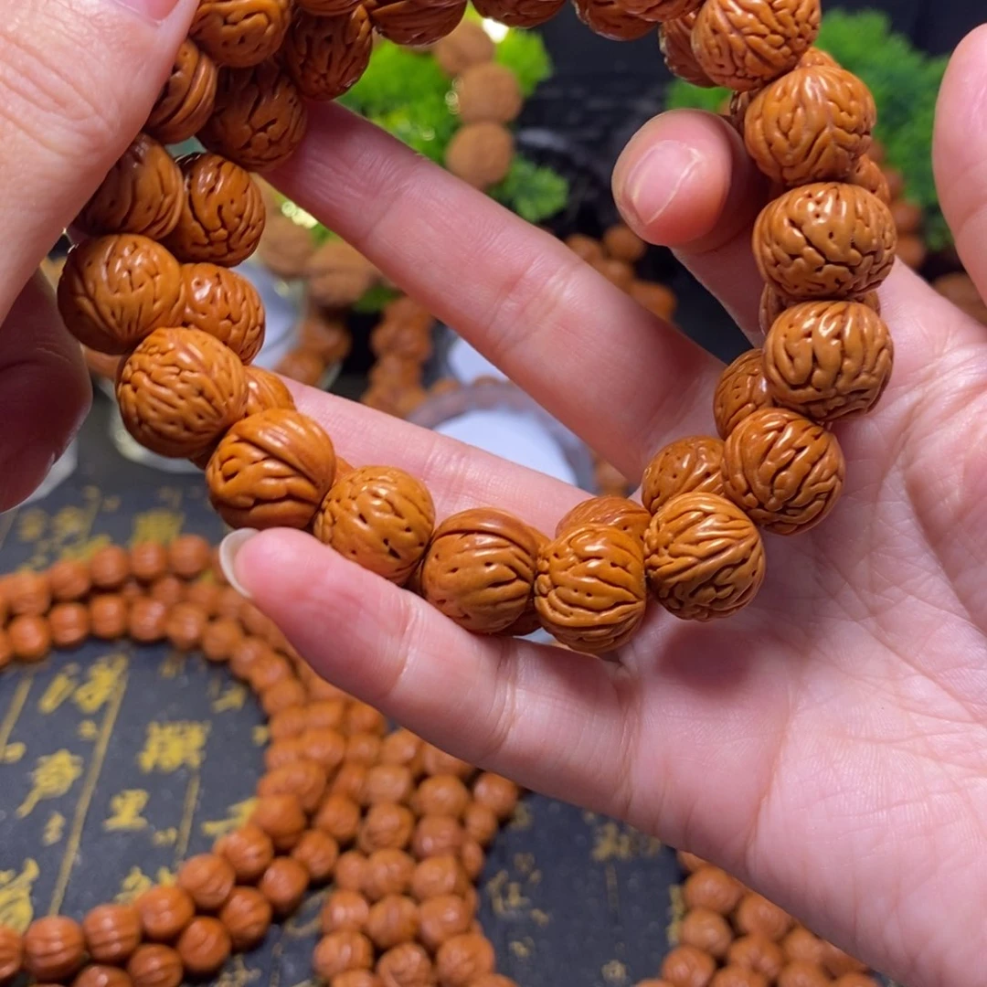 【闪购商品】手串桃核李**。