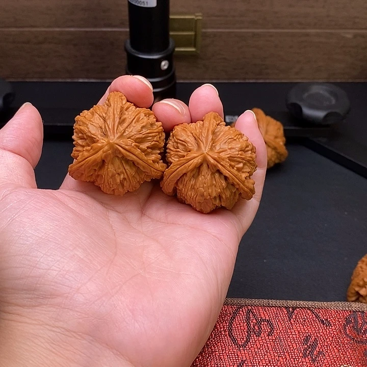 t***r把件文玩核桃白奔