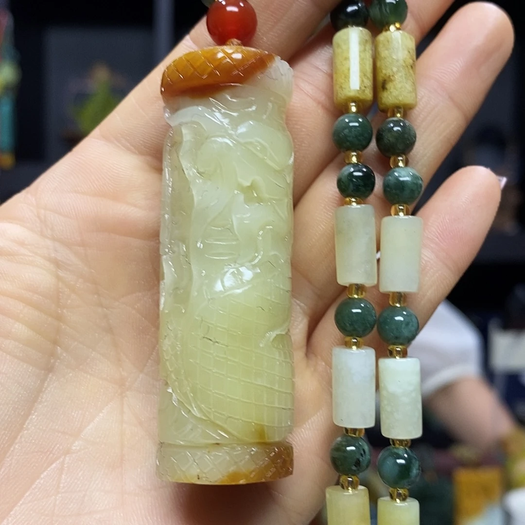 岫玉未镶嵌挂件吊坠