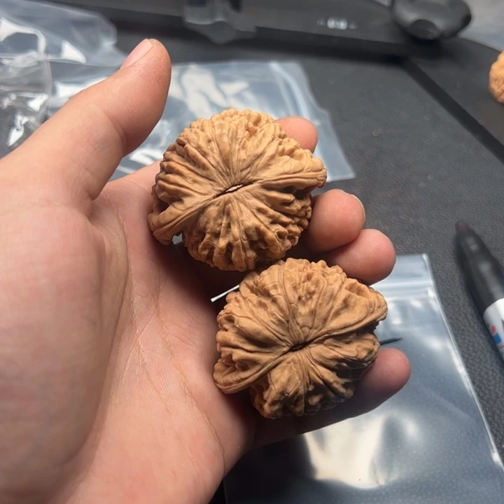 文玩核桃吊坠水**高54号核桃