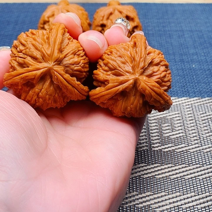 猎***人吊坠文玩核桃三棱