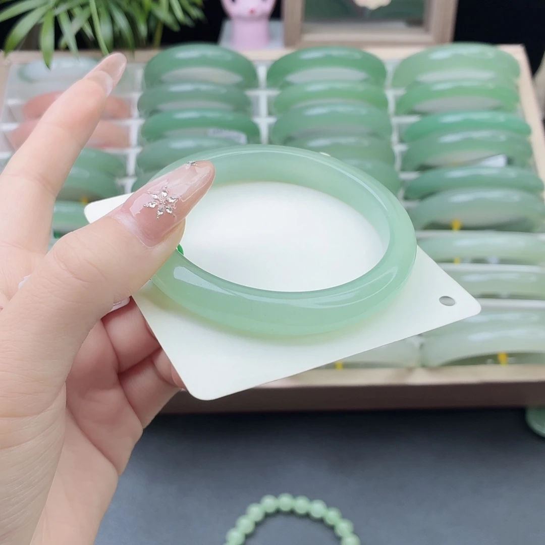 石英质玉未镶嵌手镯