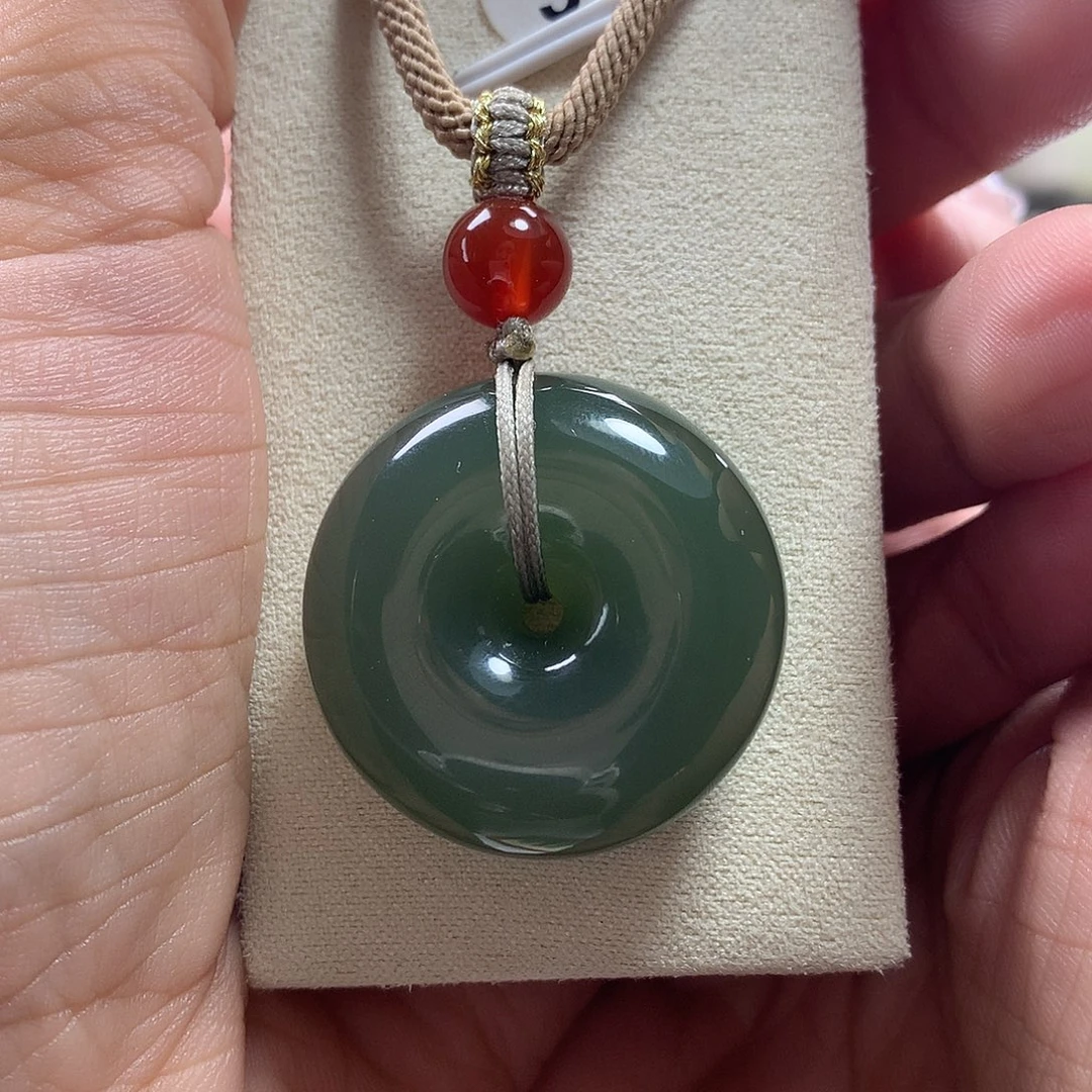 和田玉未镶嵌颈饰包容