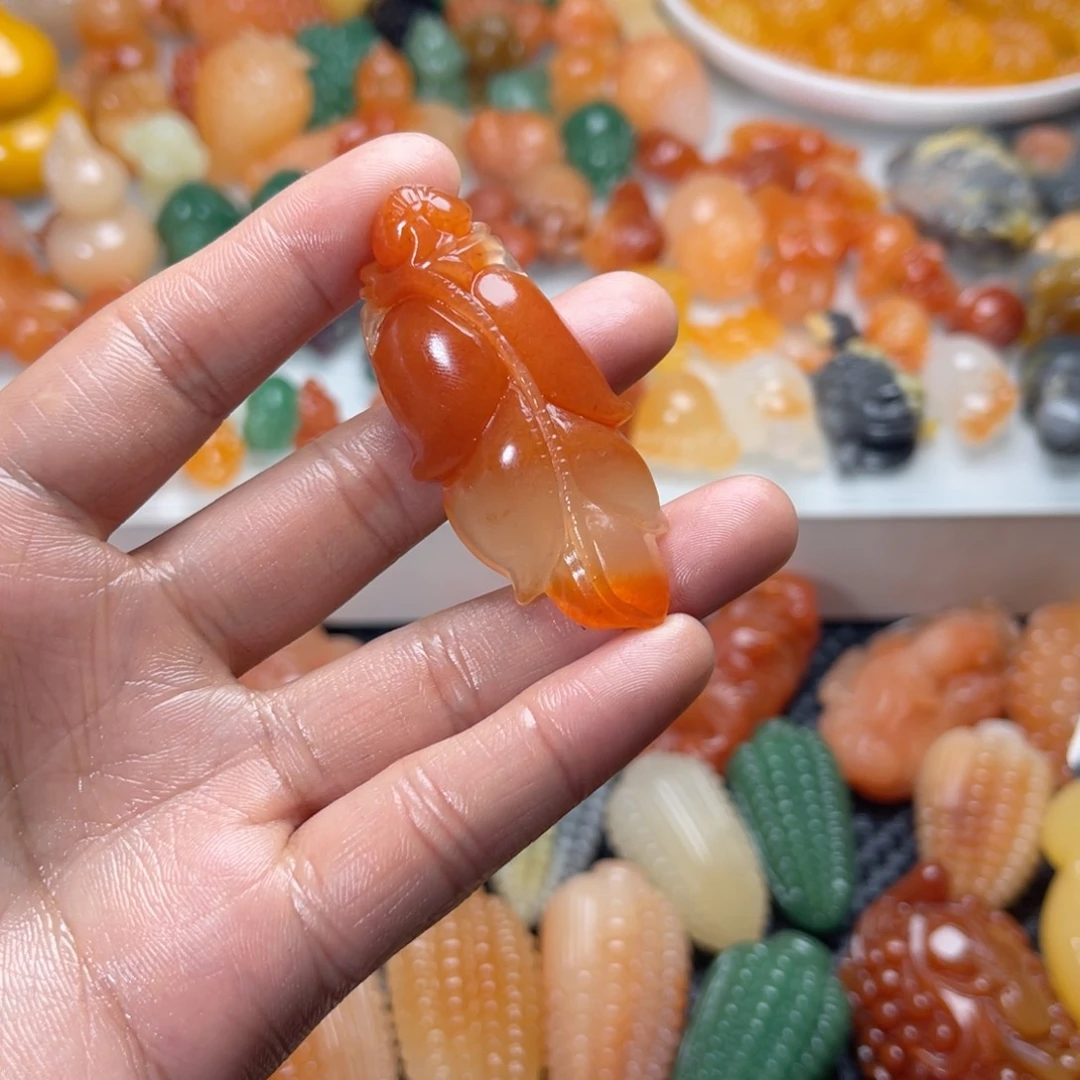 石英质玉（金丝玉）未镶嵌颈饰