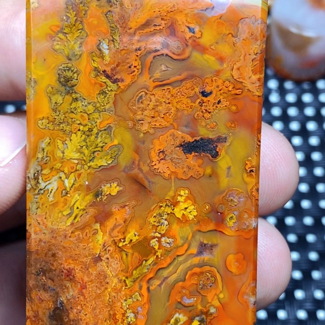 未镶嵌颈饰玛瑙/玉髓苏*
