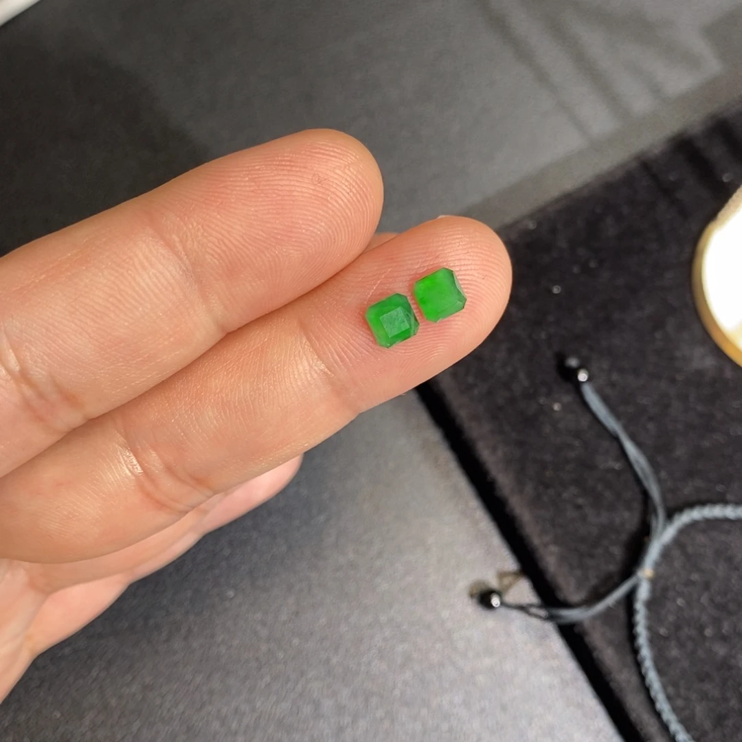 翡翠裸石冰阳绿切割面1对