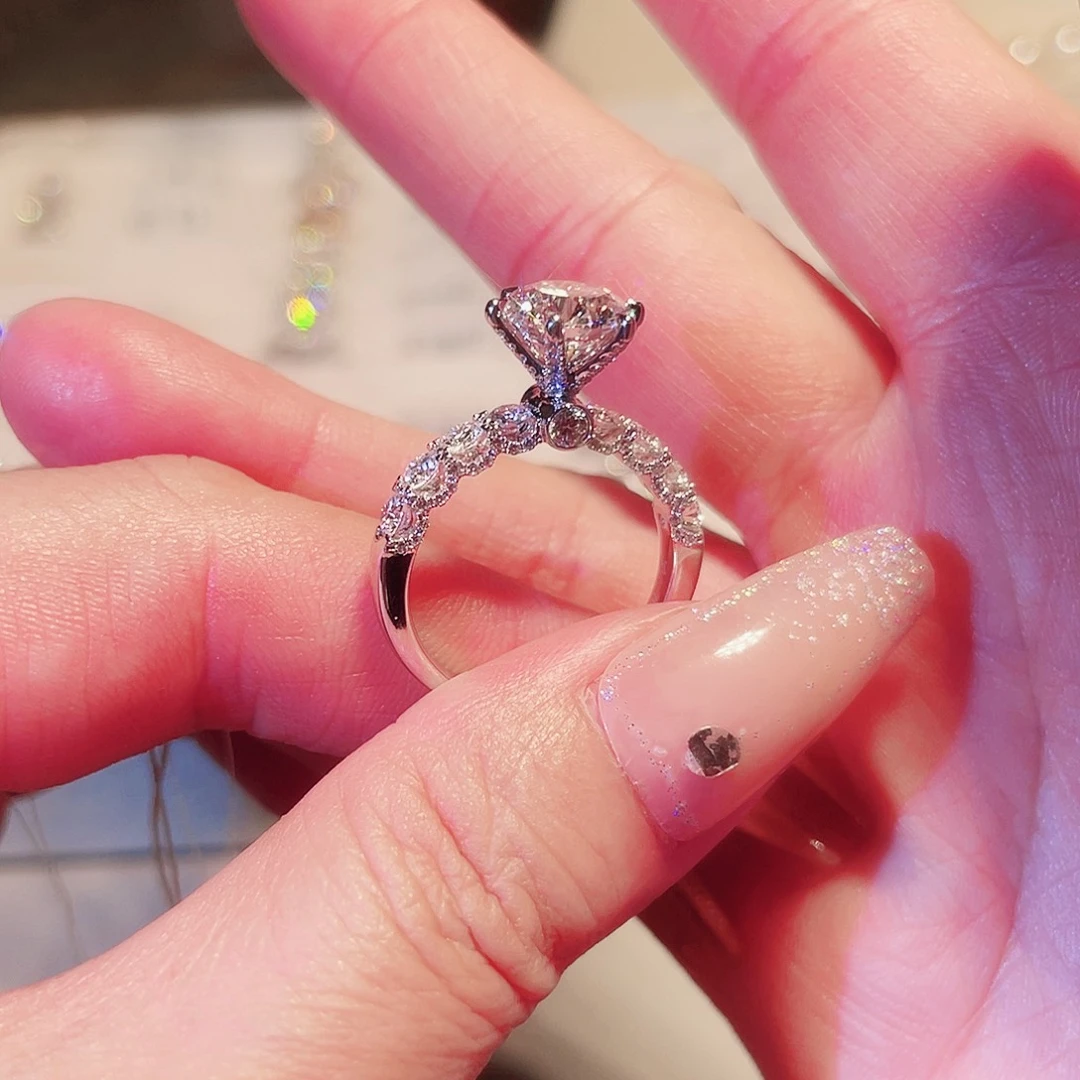 实验室培育钻石18K金镶嵌2.11D-E/VVS，15