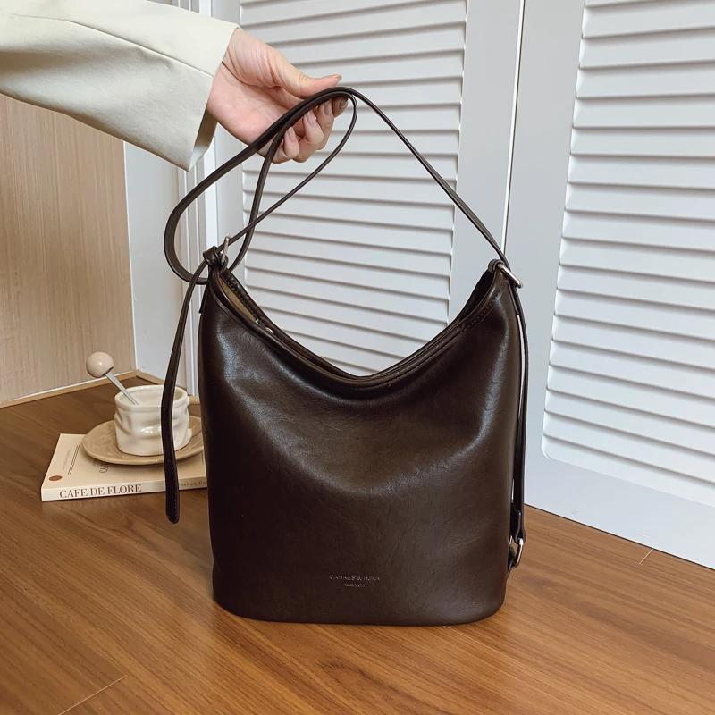 小众设计包包女2025新款秋冬美拉德复古单肩腋下包百搭斜挎水桶包