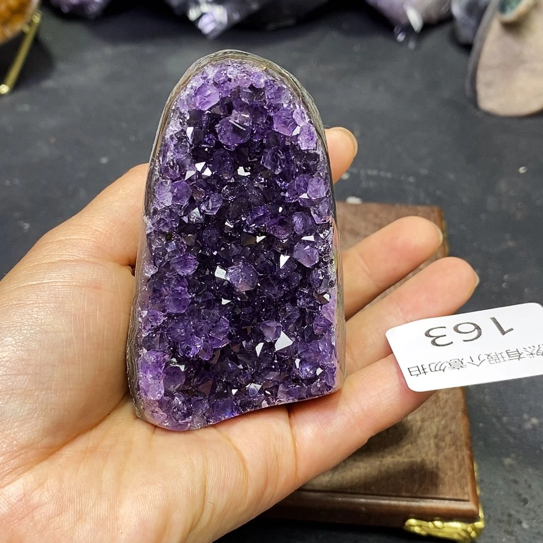 未镶嵌水晶大型摆件（非配饰）