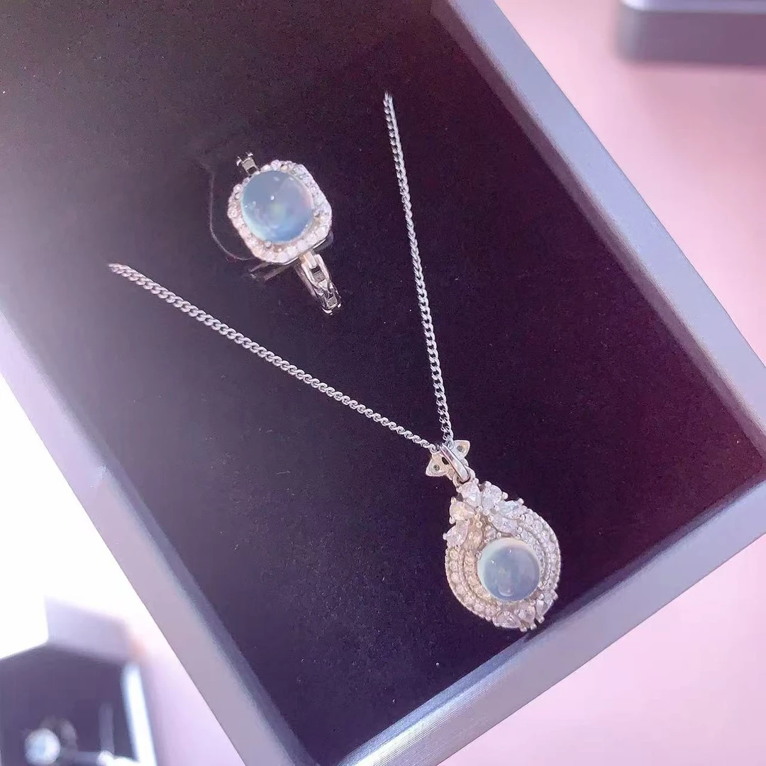 天然岫玉天青冻冰蛋面吊坠礼盒