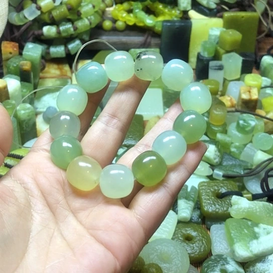 未镶嵌岫玉吊坠梁*乖